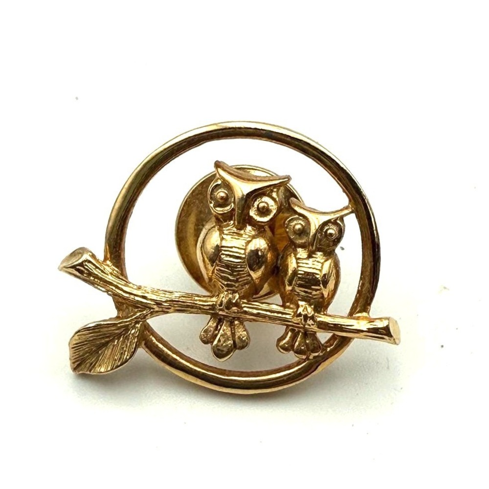 Vintage Avon Gold Tone Two Owls on a Branch Circular Lapel Pin Brooch
